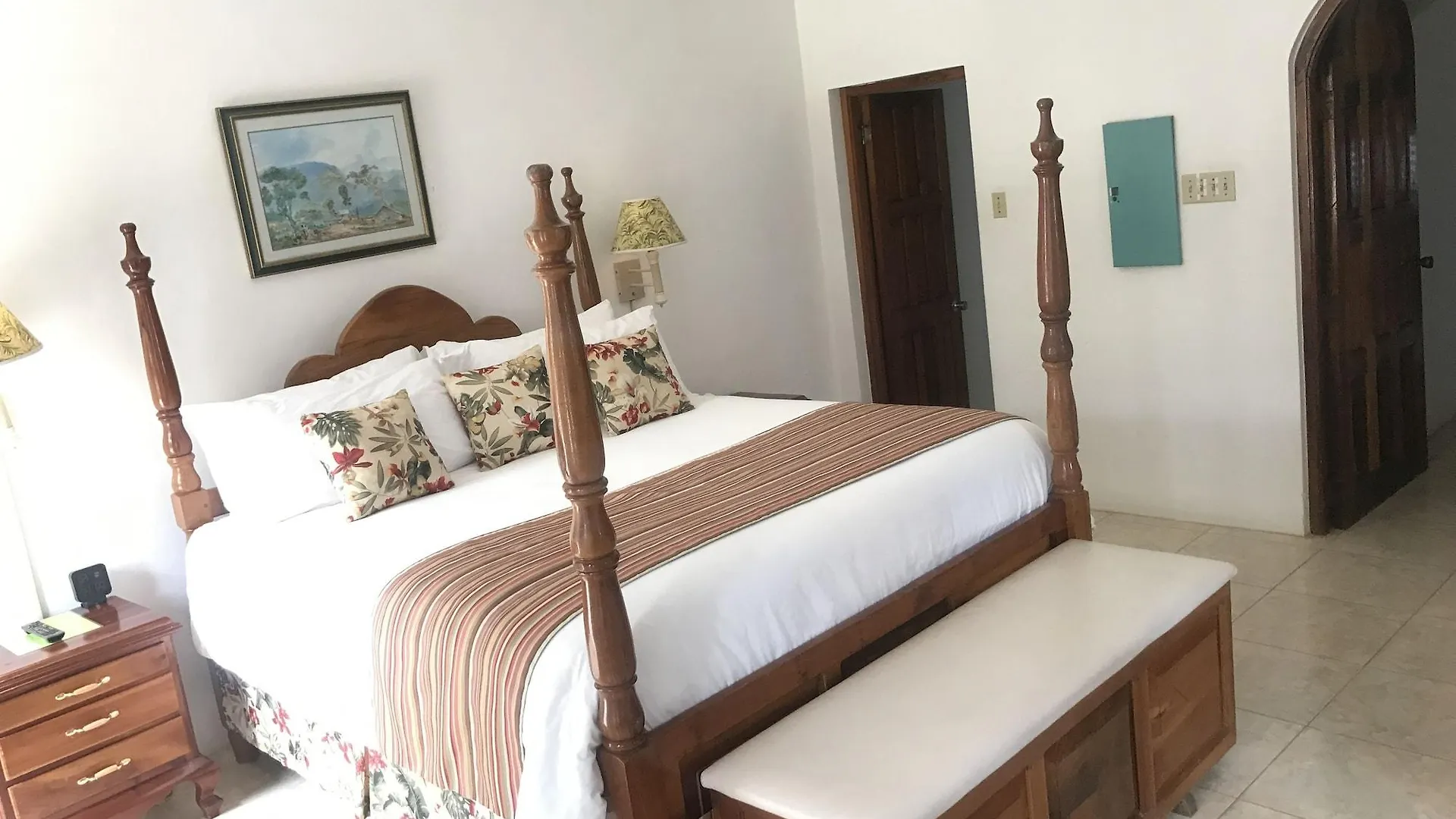 Negril Treehouse Resort 3*,